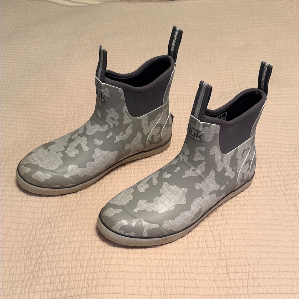 Huk Men's Gray Camo Rain Boots